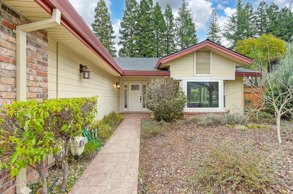 1541 Colonial Pkwy, Roseville CA  95661-7323 exterior