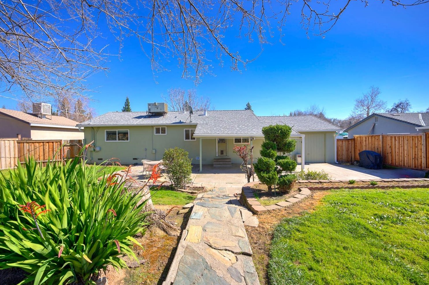 6635 Carrwood St, Citrus Heights CA  95662-3311 exterior