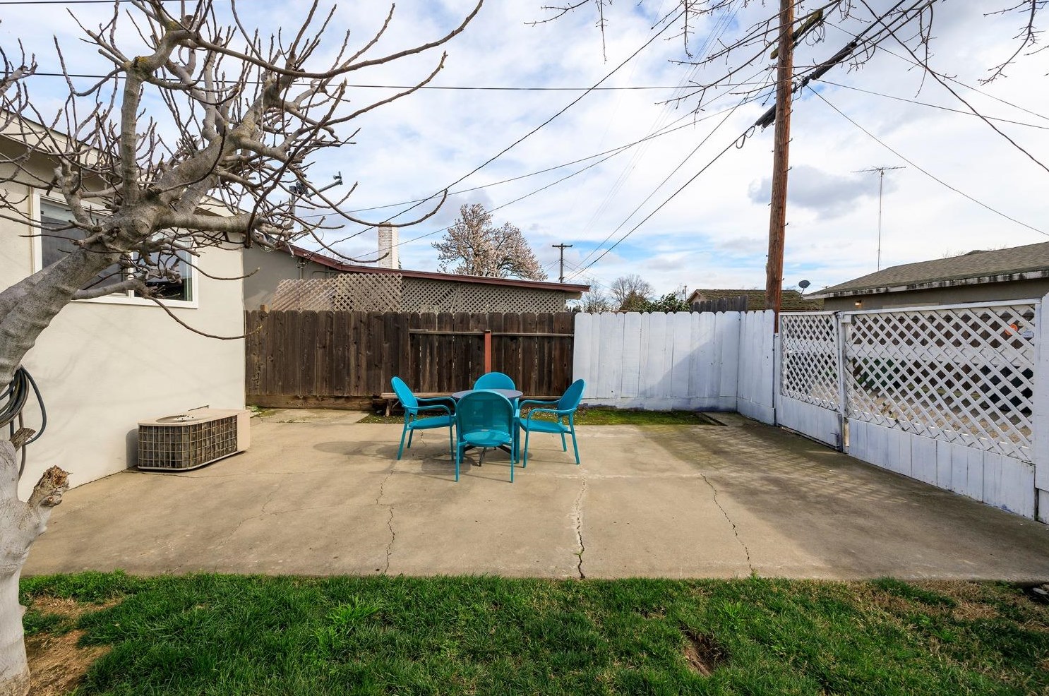 2300 Tokay Ave, Turlock CA  95380-4351 exterior