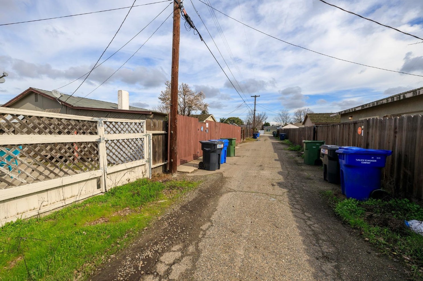 2300 Tokay Ave, Turlock CA  95380-4351 exterior