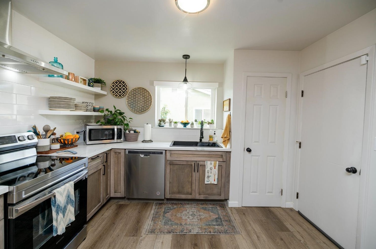 2300 Tokay Ave, Turlock CA  95380-4351 exterior