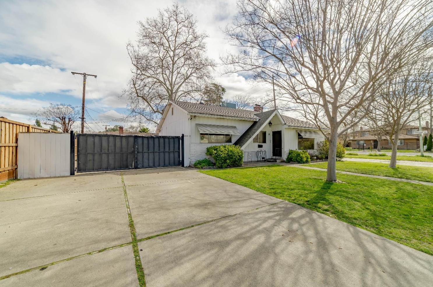 2100 Landon Ln, Sacramento, CA 95825-1821