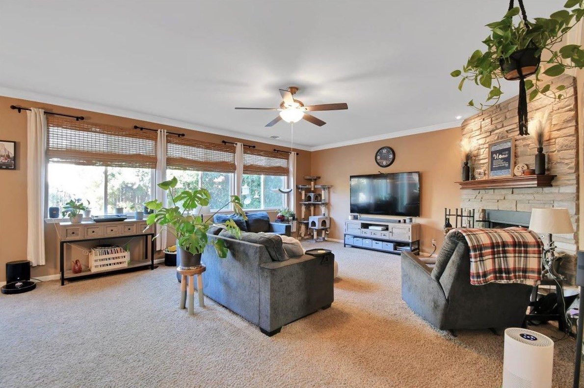 1073 Tres Picos Dr, Yuba City CA  95993-5259 exterior