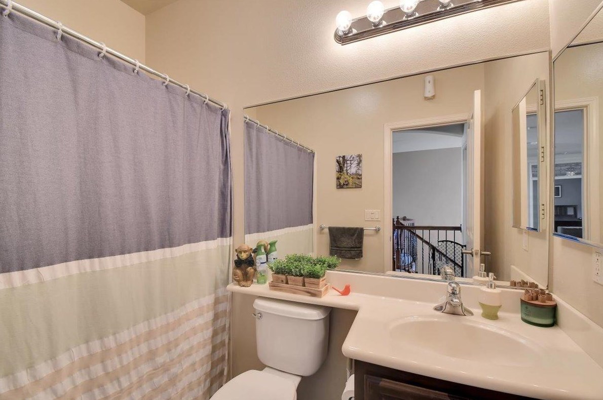 1073 Tres Picos Dr, Yuba City CA  95993-5259 exterior