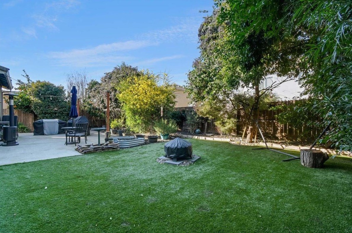 1073 Tres Picos Dr, Yuba City CA  95993-5259 exterior