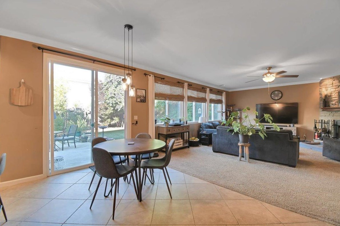 1073 Tres Picos Dr, Yuba City CA  95993-5259 exterior