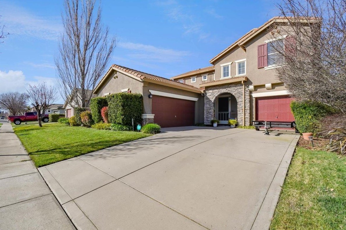 1073 Tres Picos Dr, Yuba City CA  95993-5259 exterior