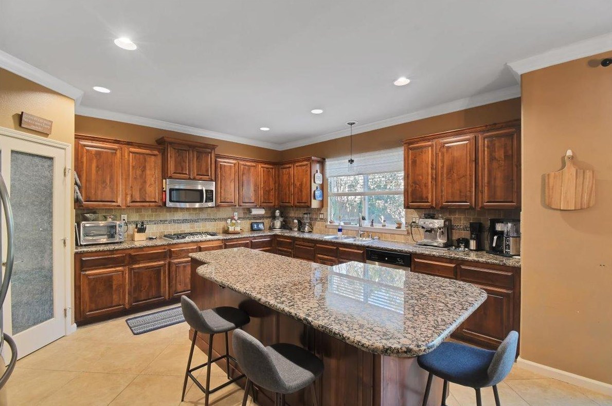 1073 Tres Picos Dr, Yuba City CA  95993-5259 exterior