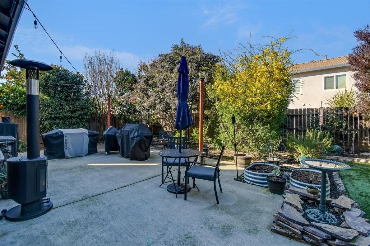 1073 Tres Picos Dr, Yuba City CA  95993-5259 exterior