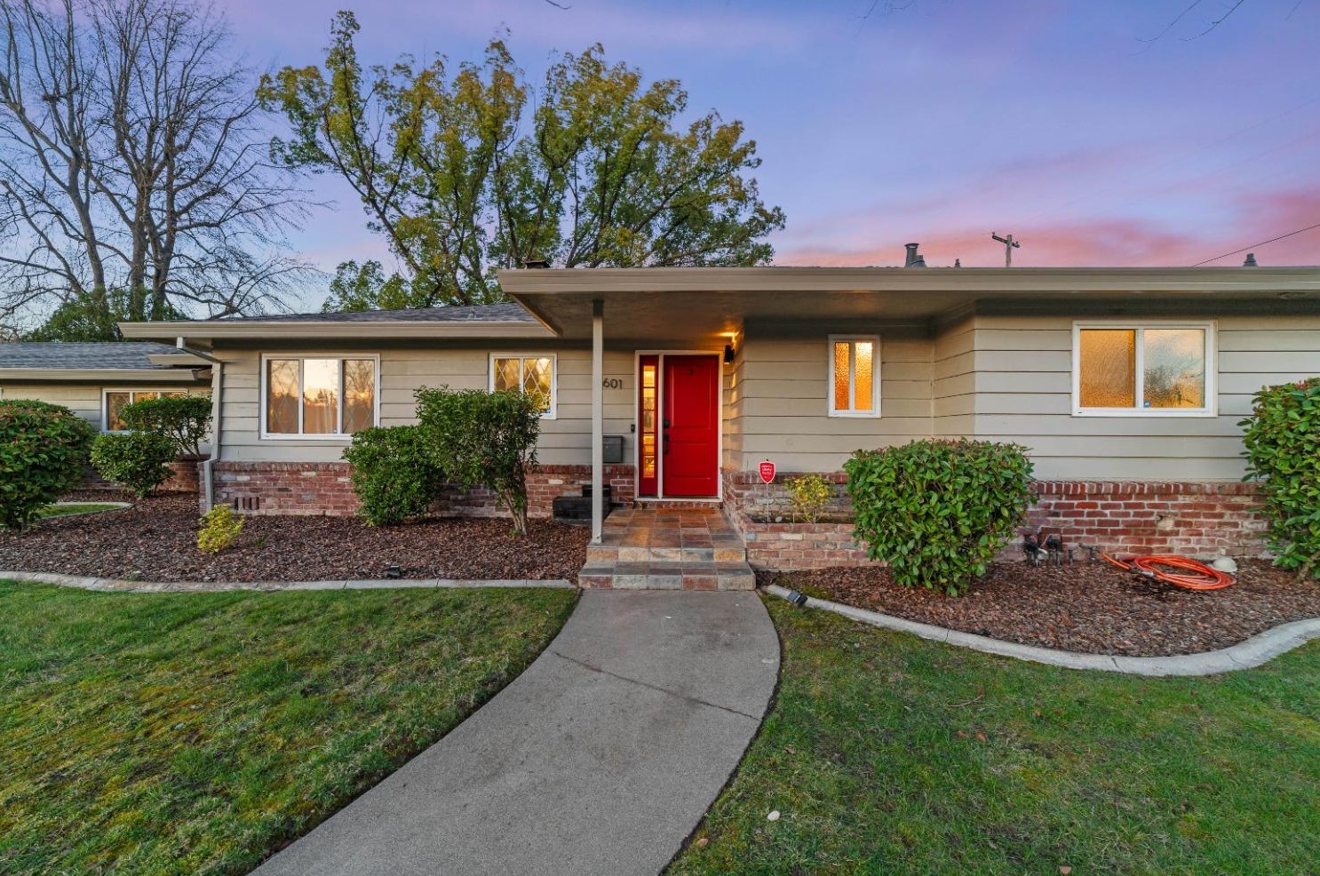 6601 Fordham Way, Sacramento CA  95831-2221 exterior