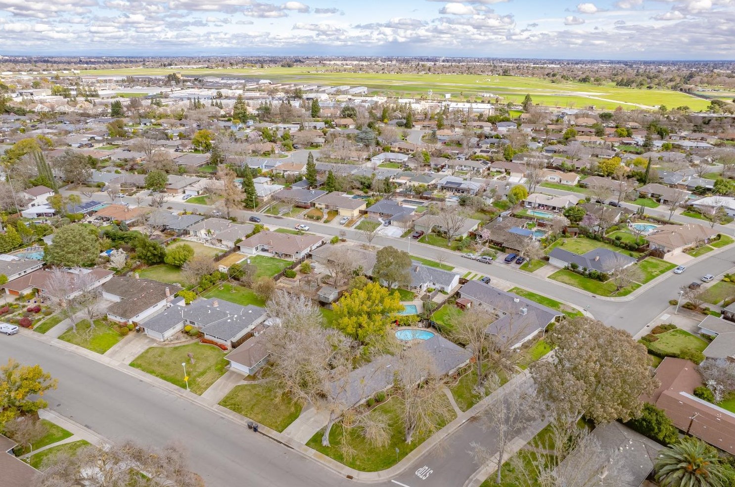 6601 Fordham Way, Sacramento CA  95831-2221 exterior