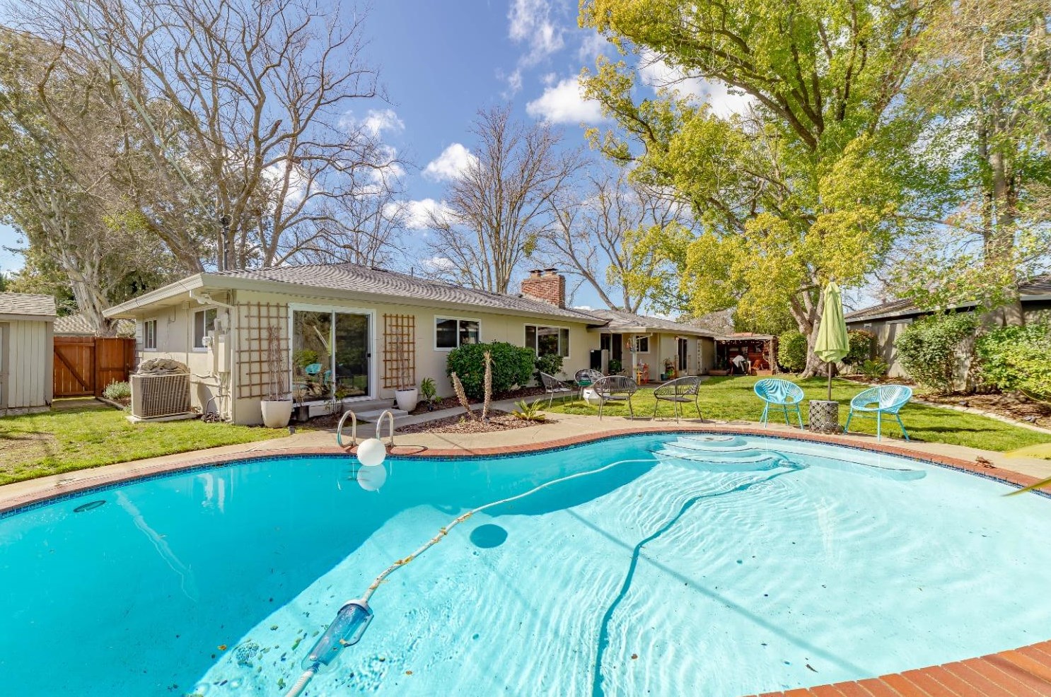 6601 Fordham Way, Sacramento CA  95831-2221 exterior