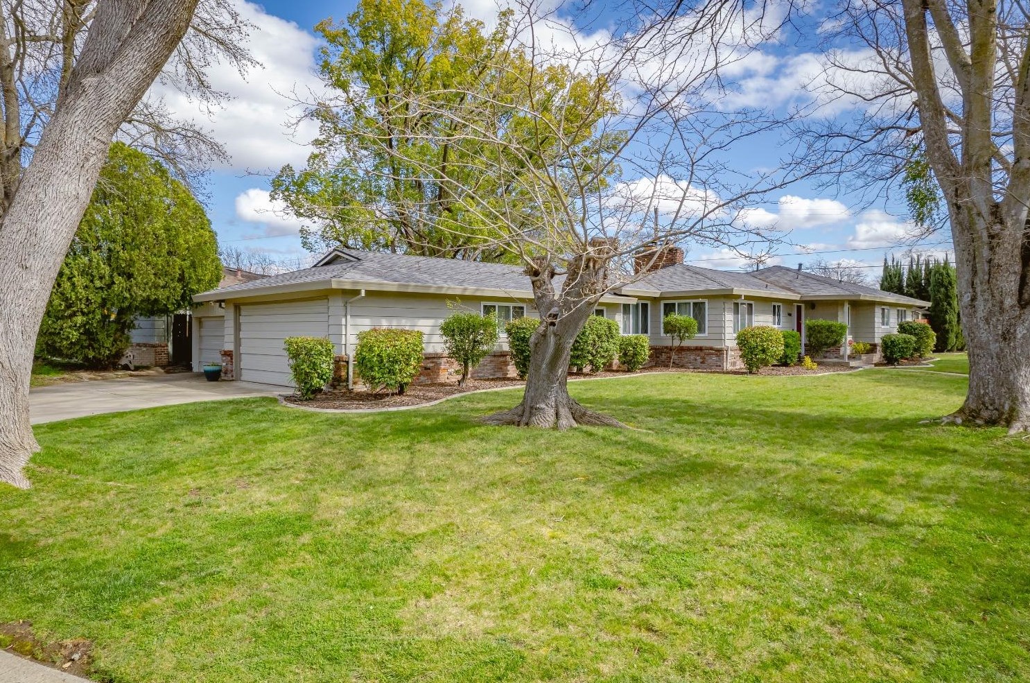 6601 Fordham Way, Sacramento CA  95831-2221 exterior