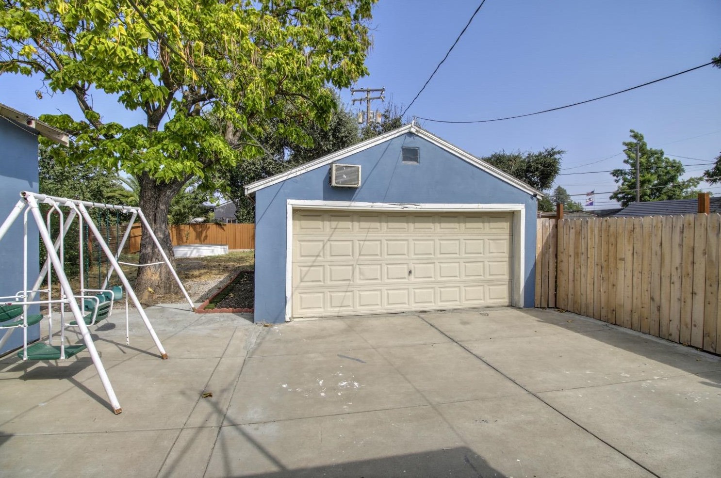 4129 38th St, Sacramento CA  95820-2642 exterior