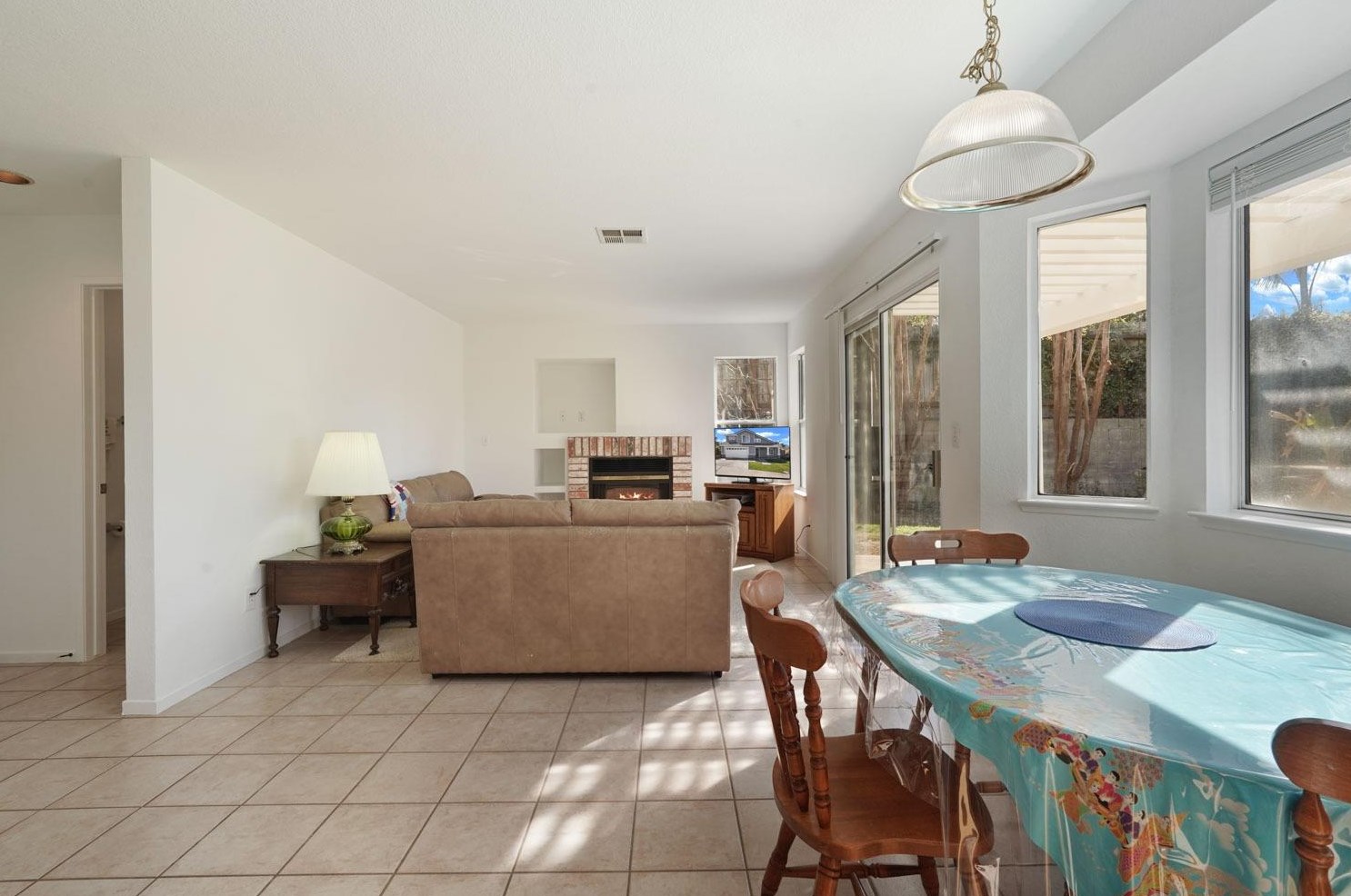 7011 Prestwick Dr, Riverbank CA  95367-3320 exterior