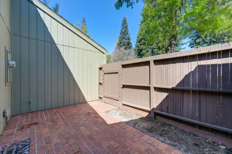 403 Dunbarton Cir, Sacramento CA  95825-6812 exterior