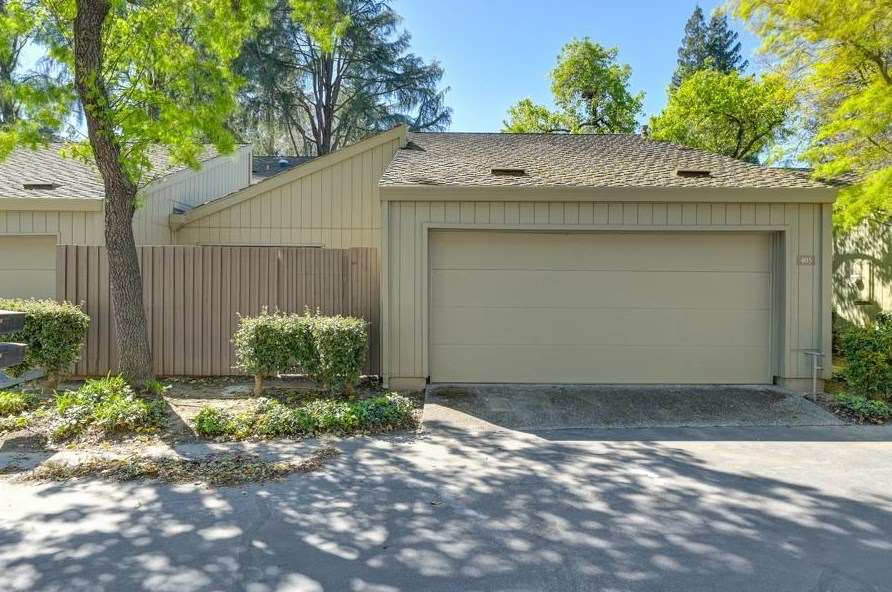 403 Dunbarton Cir, Sacramento CA  95825-6812 exterior