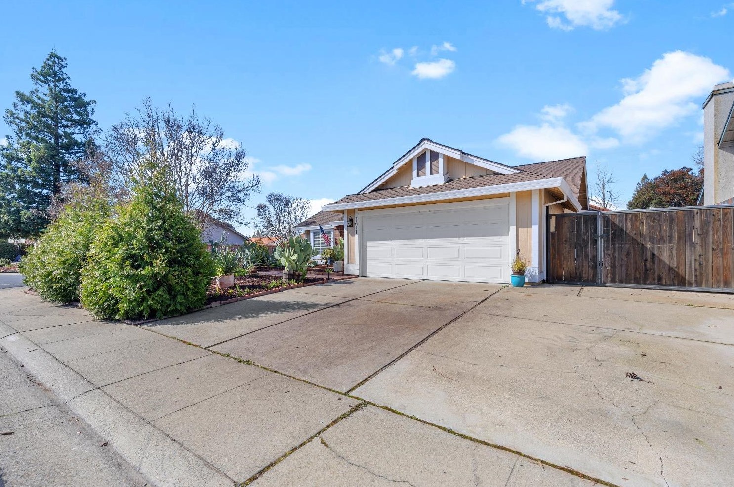 1611 Alnwick Dr, Roseville, CA 95747