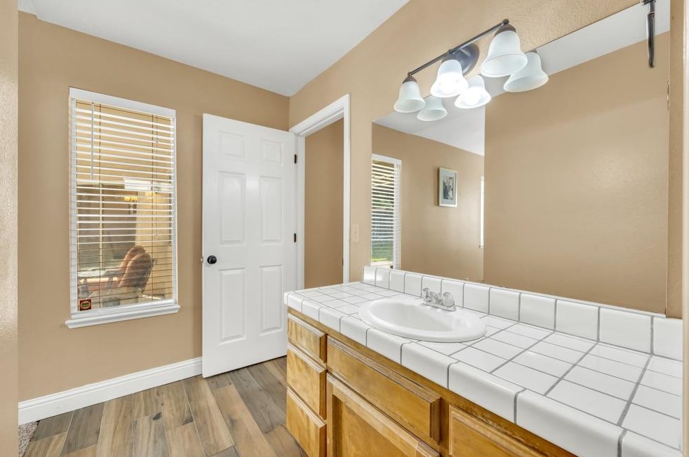 2450 Inverness Dr, Lincoln CA  95648-9569 exterior