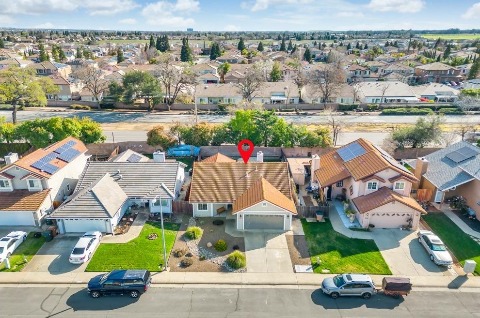 2450 Inverness Dr, Lincoln CA  95648-9569 exterior