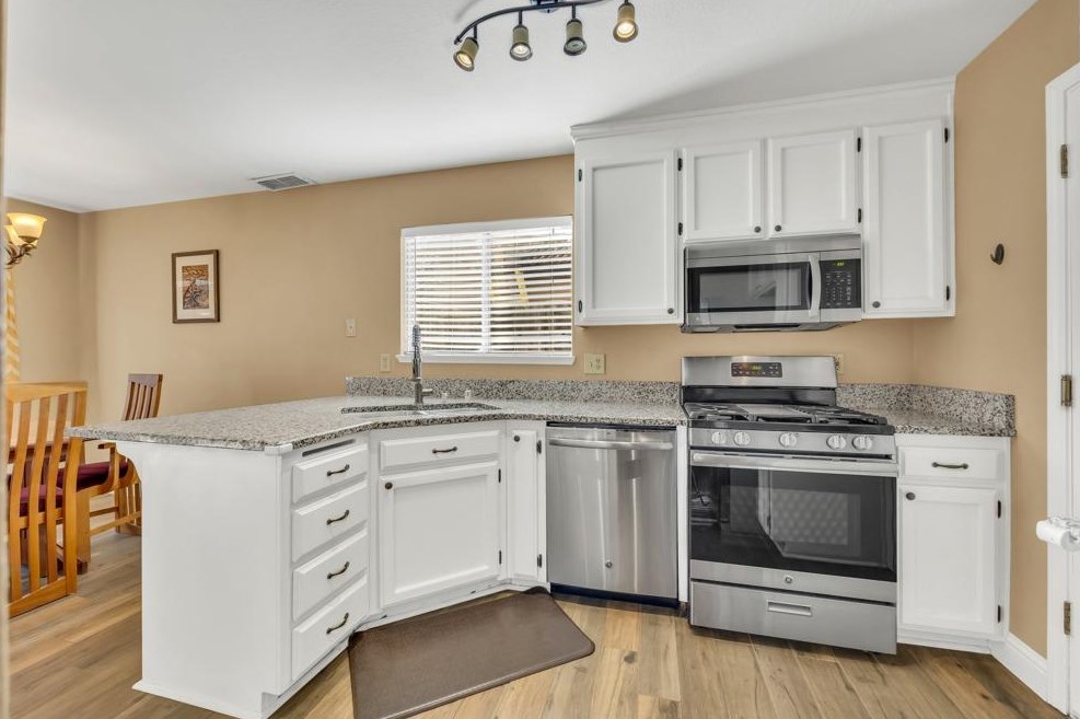 2450 Inverness Dr, Lincoln CA  95648-9569 exterior