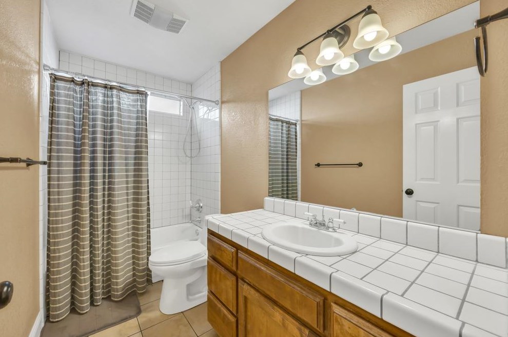 2450 Inverness Dr, Lincoln CA  95648-9569 exterior