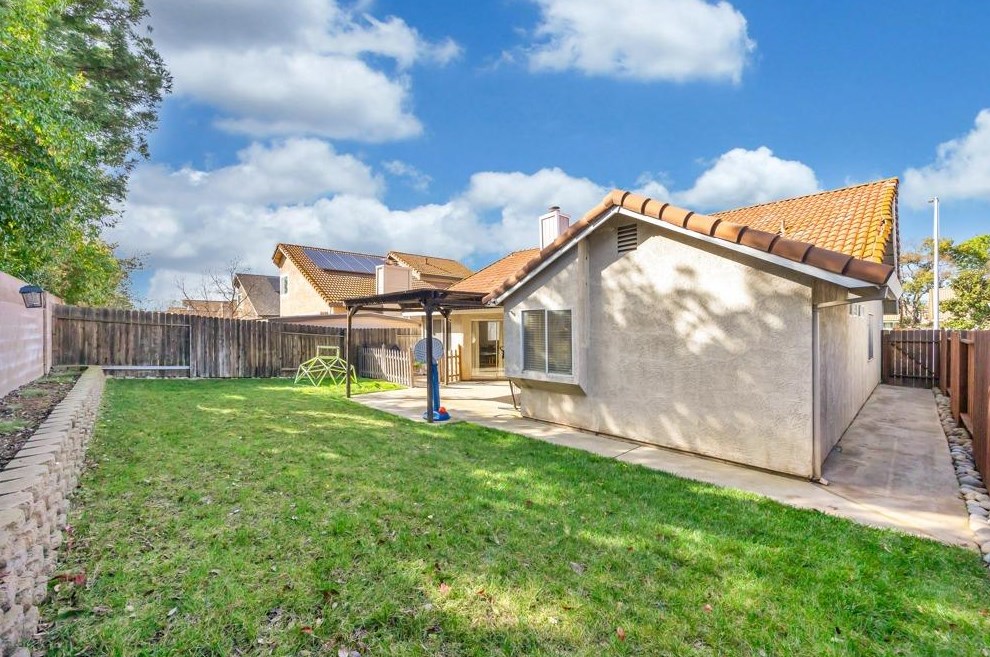 2450 Inverness Dr, Lincoln CA  95648-9569 exterior