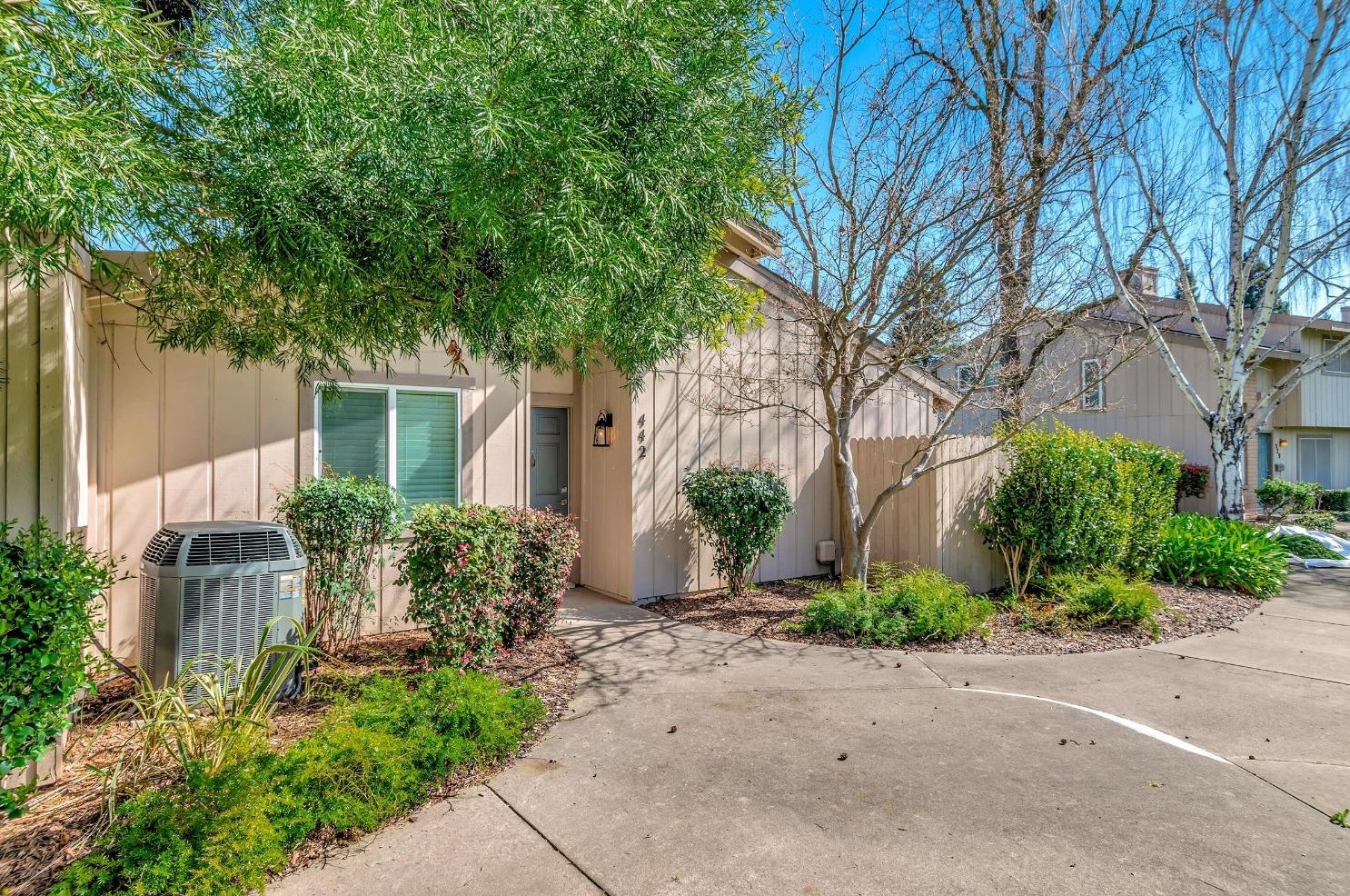 442 Florin Rd, Sacramento, CA 95831-2007