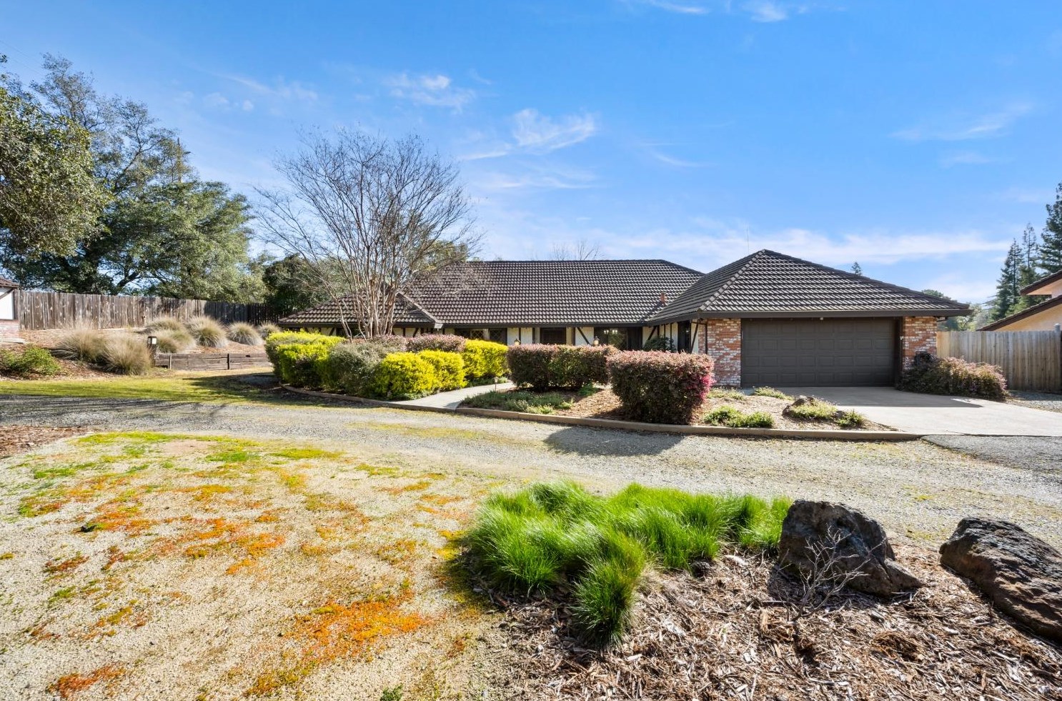6140 Trajan Dr, Fair Oaks, CA 95628-2648