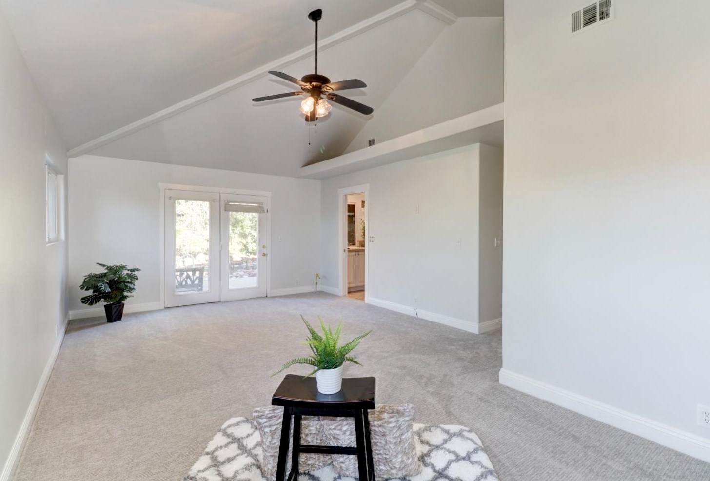 8677 Elm Ave, Citrus Heights CA  95662-2613 exterior