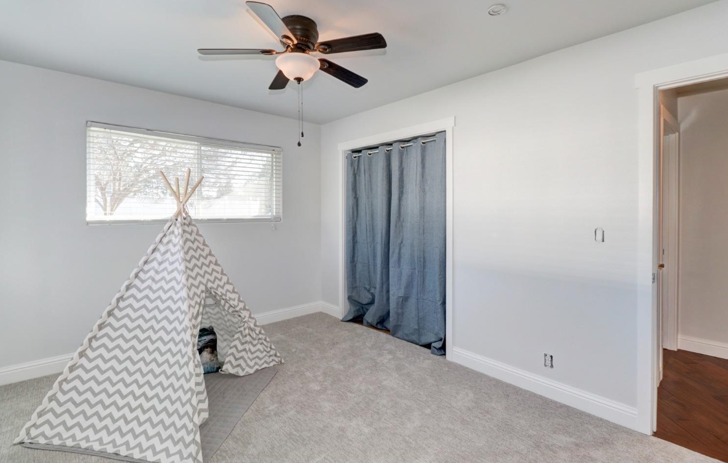 8677 Elm Ave, Citrus Heights CA  95662-2613 exterior