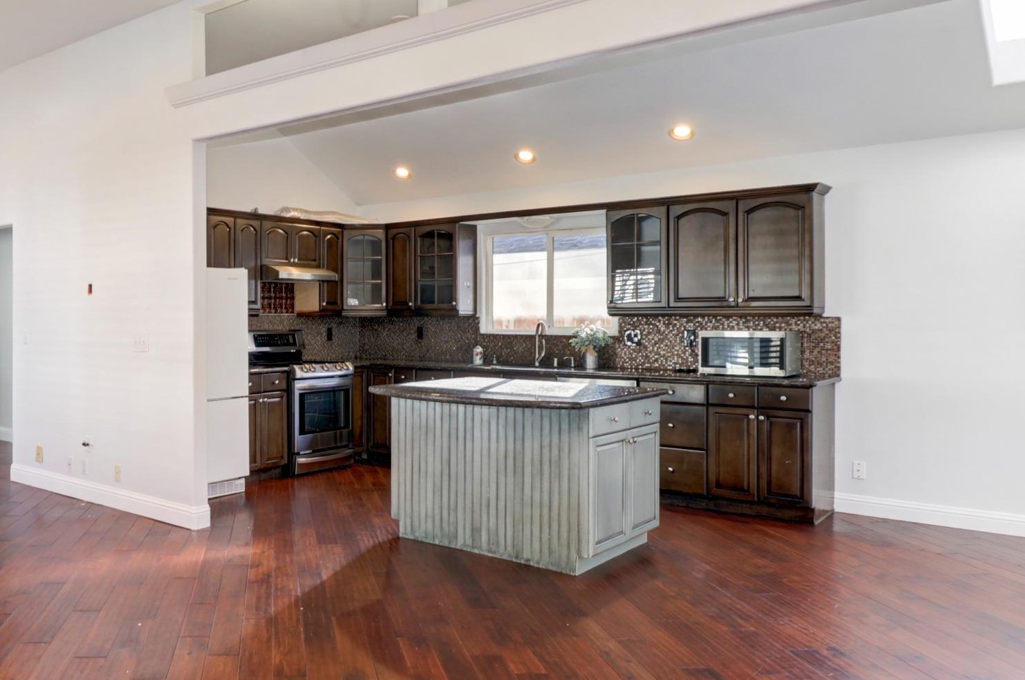 8677 Elm Ave, Citrus Heights CA  95662-2613 exterior