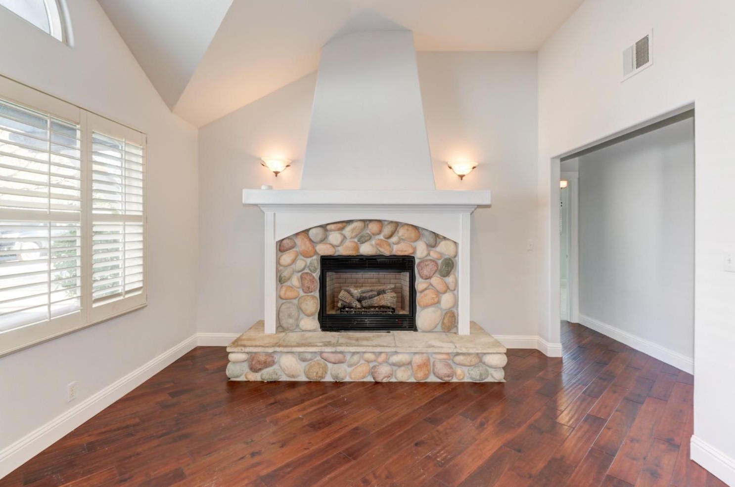 8677 Elm Ave, Citrus Heights CA  95662-2613 exterior
