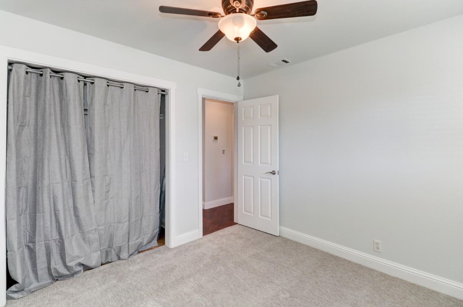 8677 Elm Ave, Citrus Heights CA  95662-2613 exterior