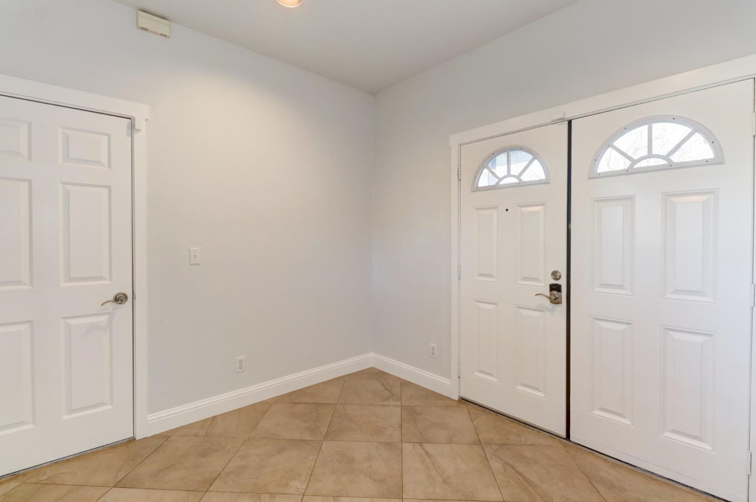 8677 Elm Ave, Citrus Heights CA  95662-2613 exterior