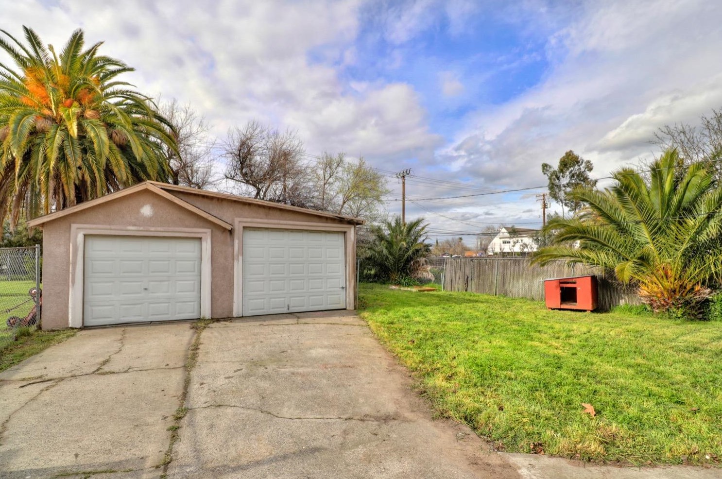 2737 Del Paso Blvd, Sacramento CA  95815-2302 exterior