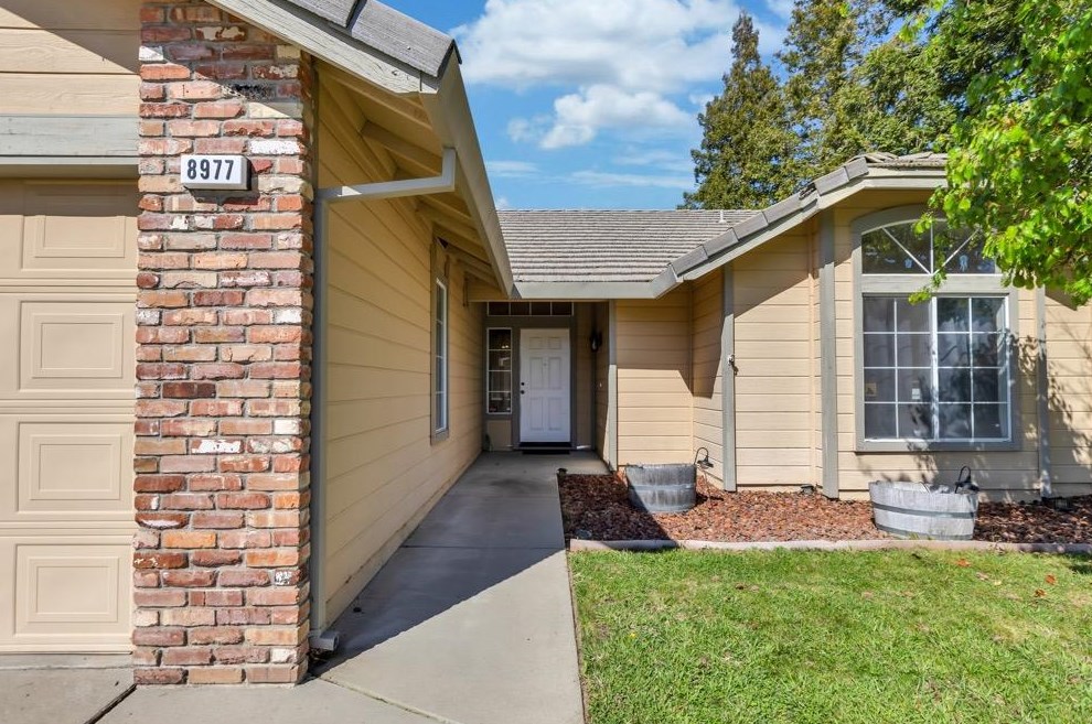 8977 Carlisle Ave, Sacramento, CA 95829-1439