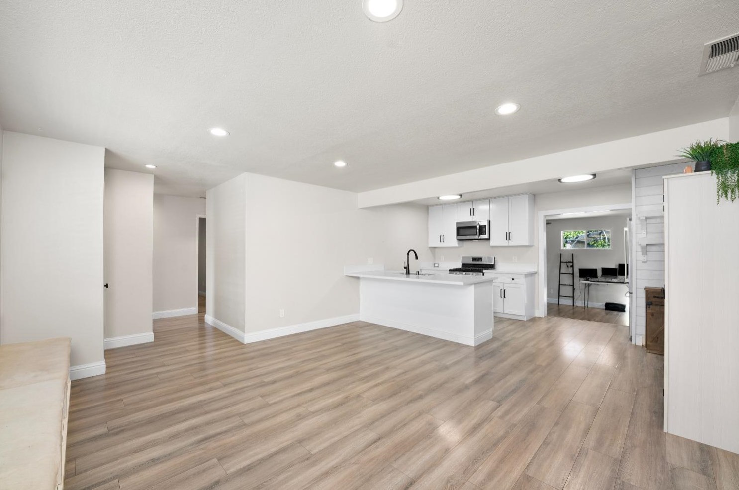 6826 Brookhaven Way, Citrus Heights CA  95621-6306 exterior