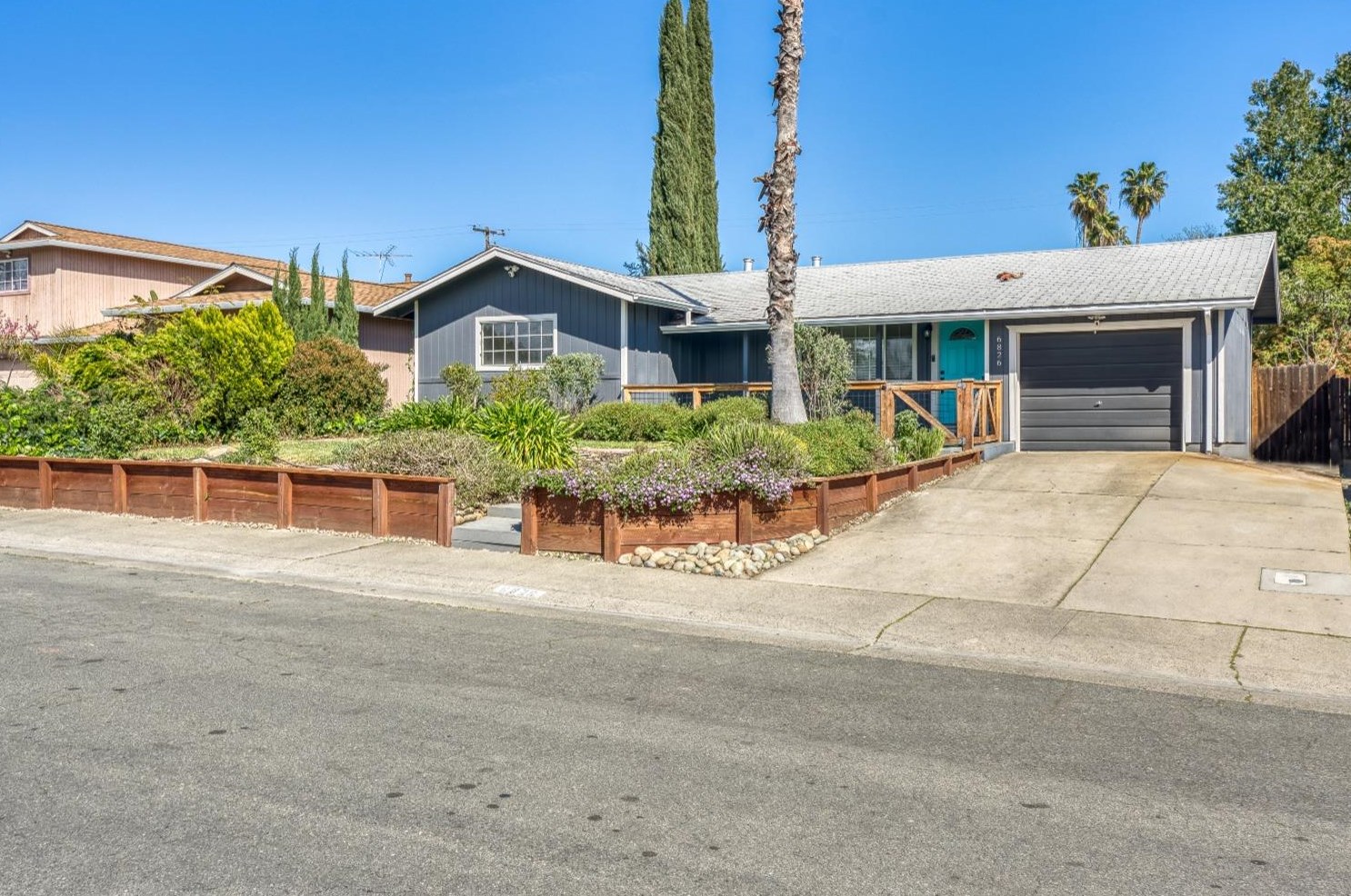 6826 Brookhaven Way, Citrus Heights CA  95621-6306 exterior
