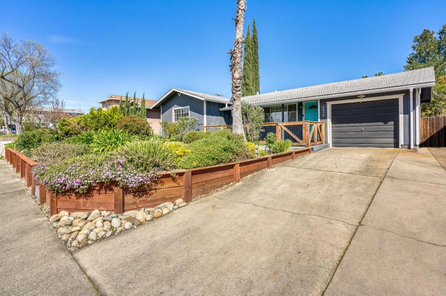 6826 Brookhaven Way, Citrus Heights CA  95621-6306 exterior