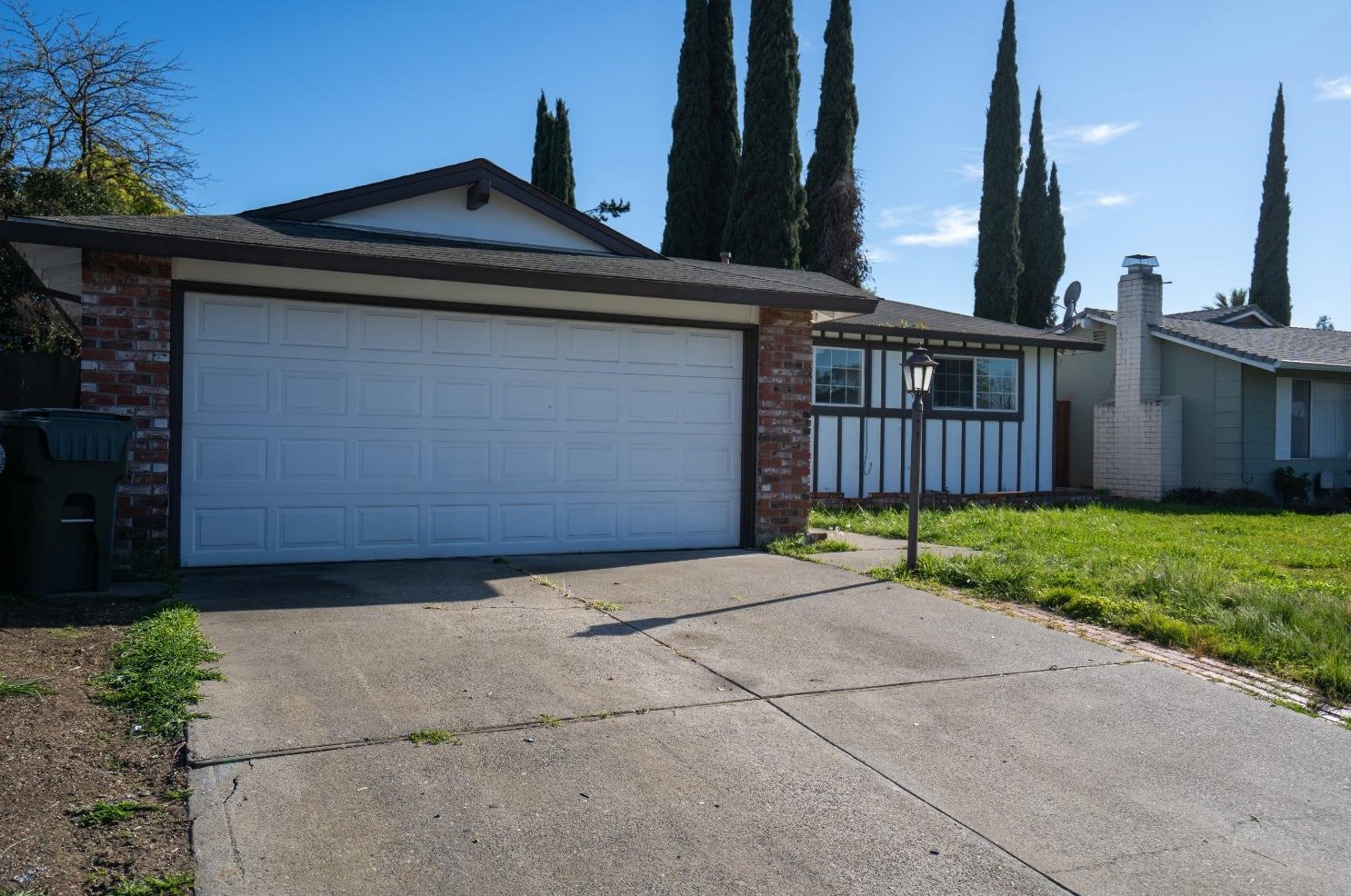 52 Lochmoor Cir, Sacramento, CA 95823-4108