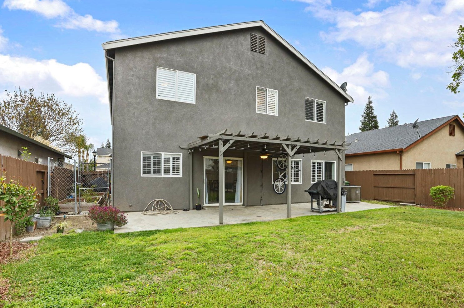 2325 Victory Ln, Turlock CA  95380-8423 exterior