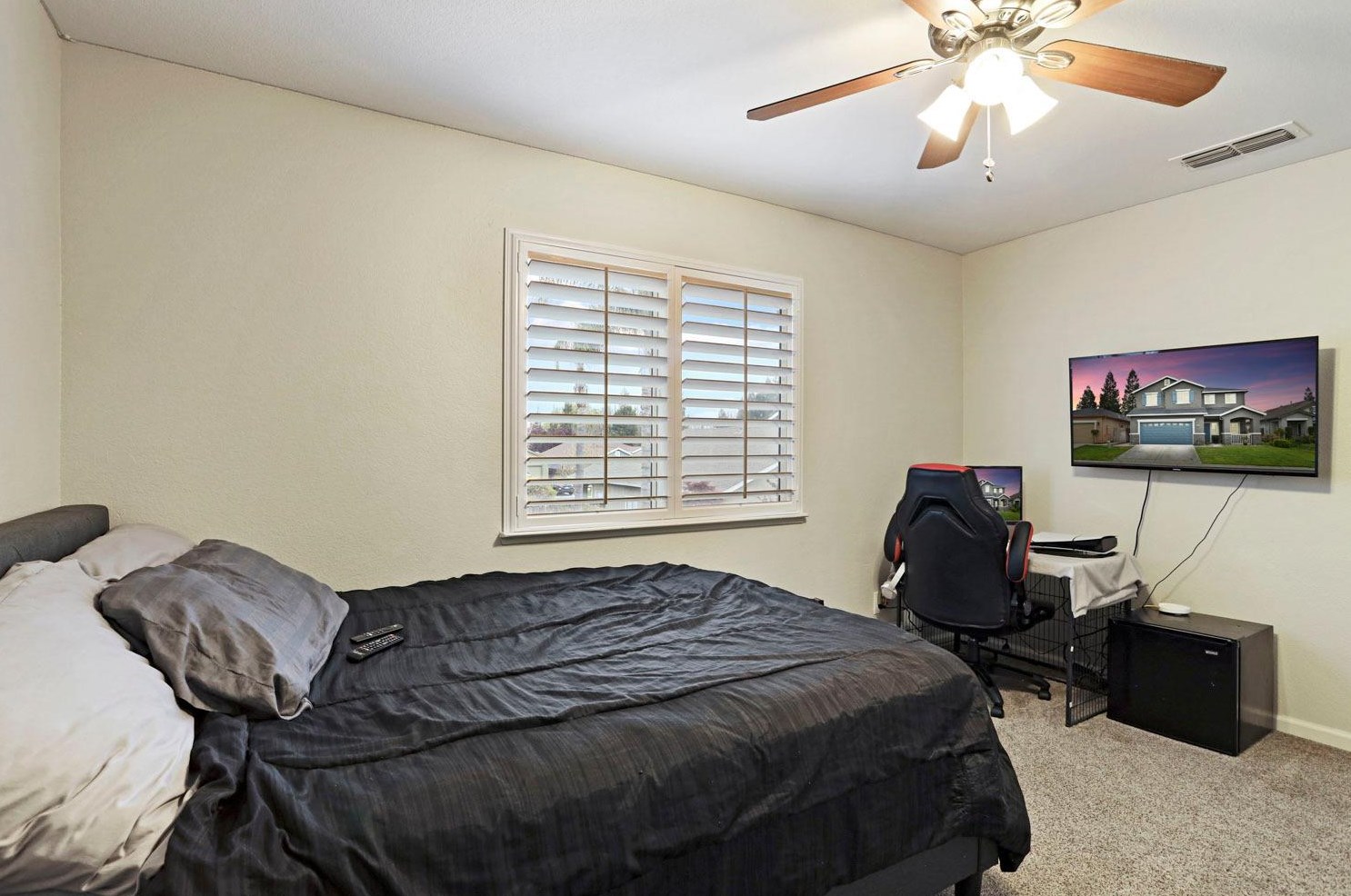 2325 Victory Ln, Turlock CA  95380-8423 exterior