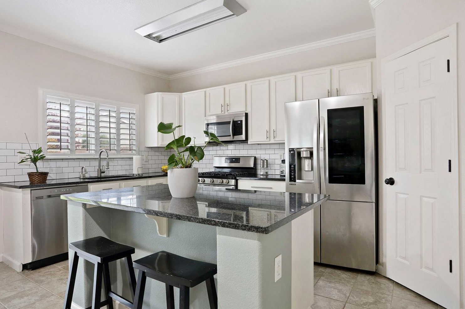 2325 Victory Ln, Turlock CA  95380-8423 exterior