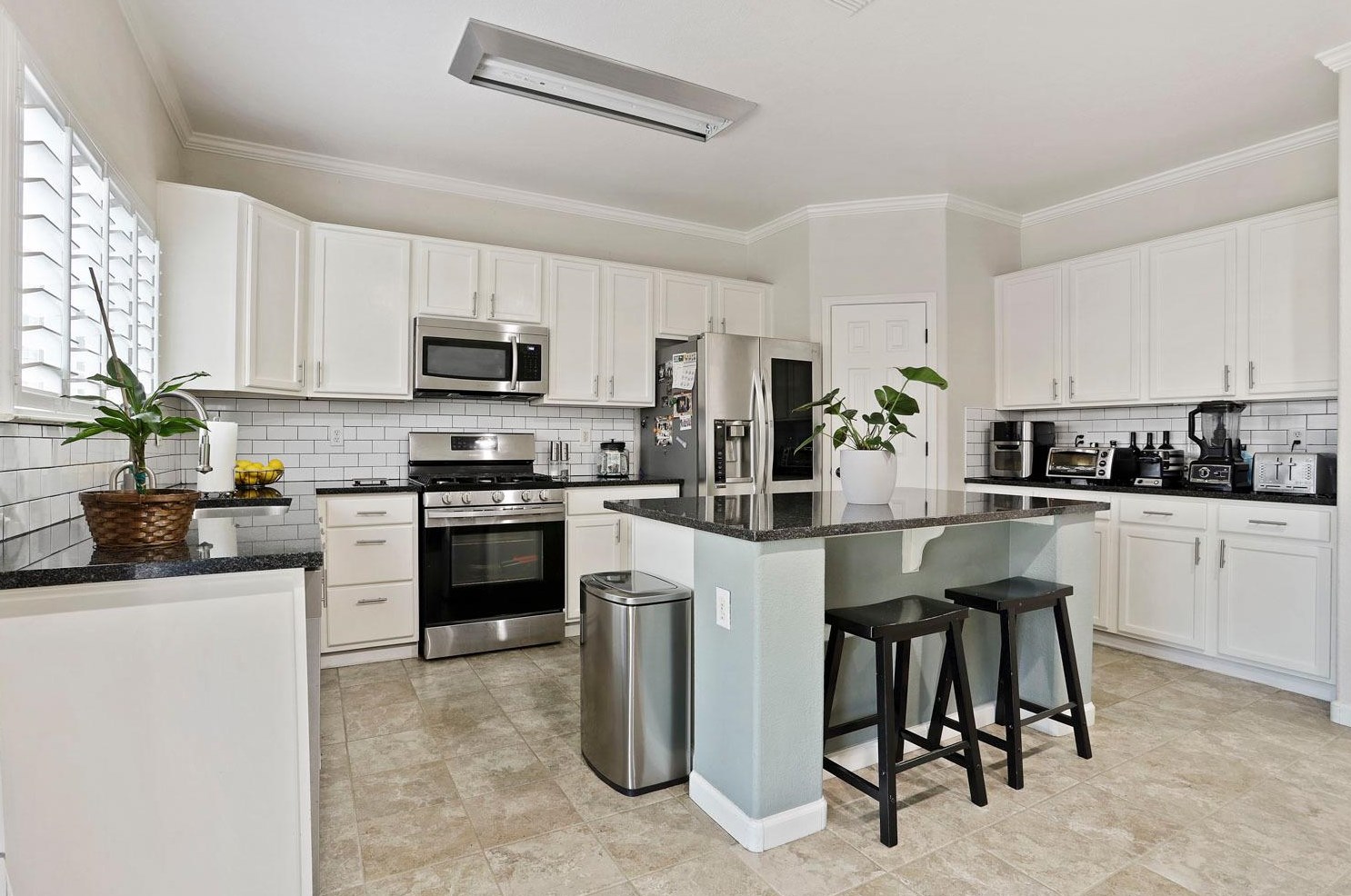2325 Victory Ln, Turlock CA  95380-8423 exterior
