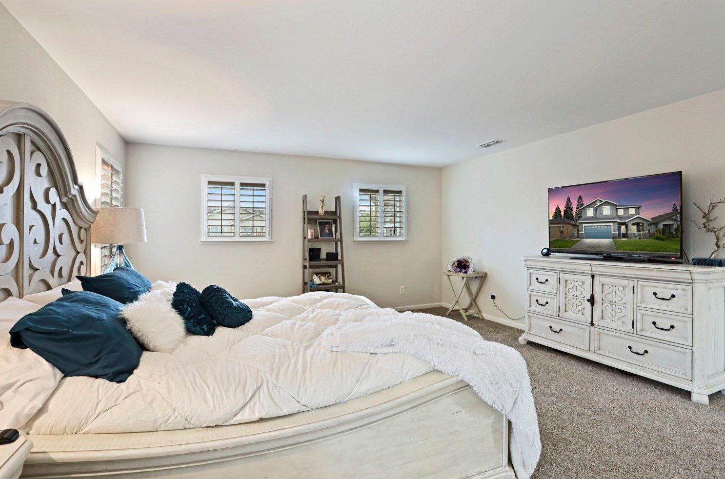 2325 Victory Ln, Turlock CA  95380-8423 exterior