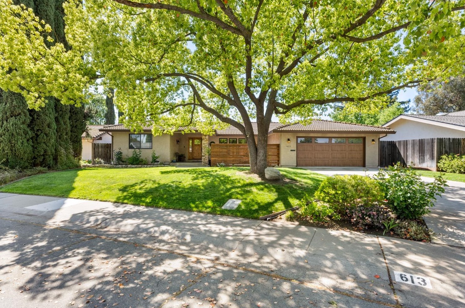 613 Rivercrest Dr, Sacramento, CA 95831-1120