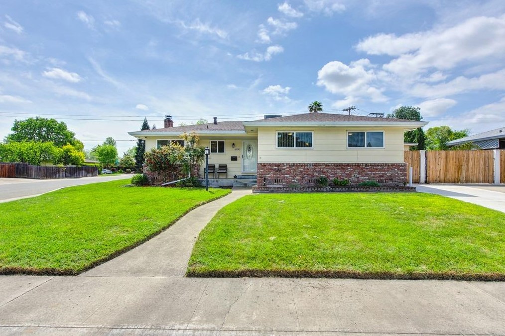 6830 Mercedes Ave, Citrus Heights, CA 95621-5418