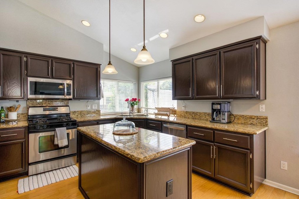 1287 Canevari Dr, Roseville, CA 95747-6831
