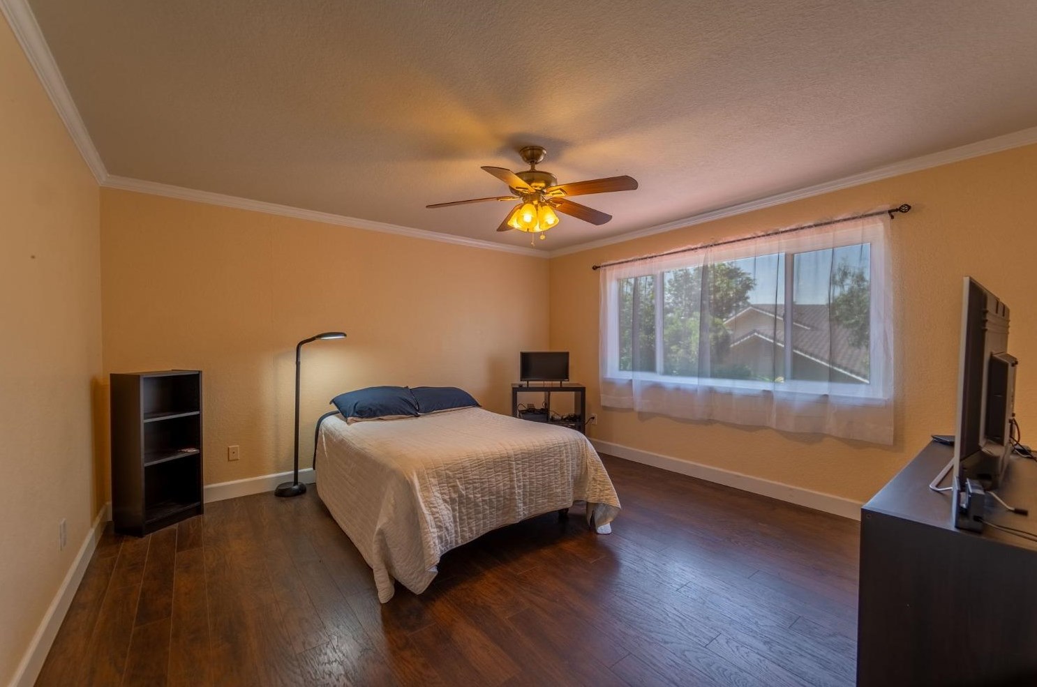 1313 Hunt Rd, Manteca CA  95337-6732 exterior